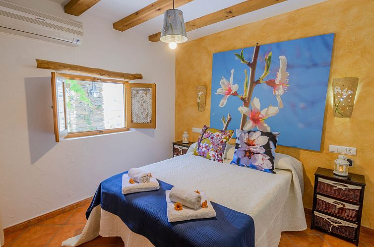 Vakantiehuis Haus mit integrierter Felswand und Jacuzzi