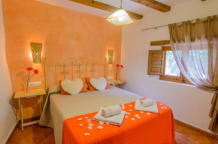 Vakantiehuis Haus mit integrierter Felswand und Jacuzzi