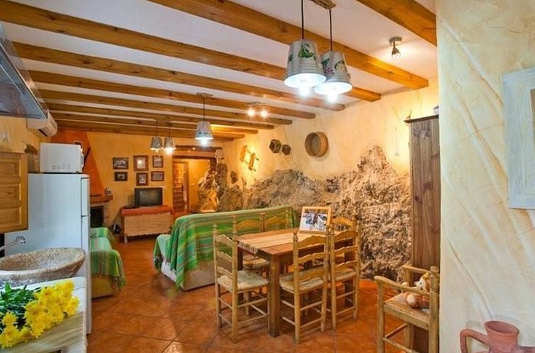 Vakantiehuis Haus mit integrierter Felswand und Jacuzzi