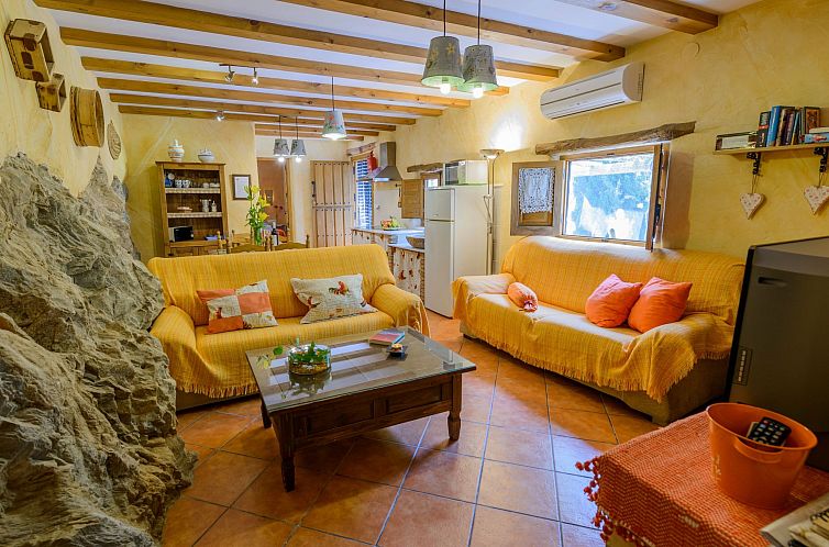 Vakantiehuis Haus mit integrierter Felswand und Jacuzzi
