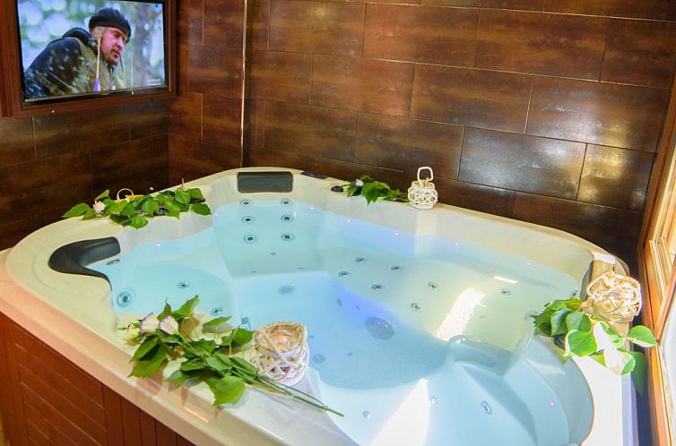Vakantiehuis Das Upside Down House mit Whirlpool-Badewanne