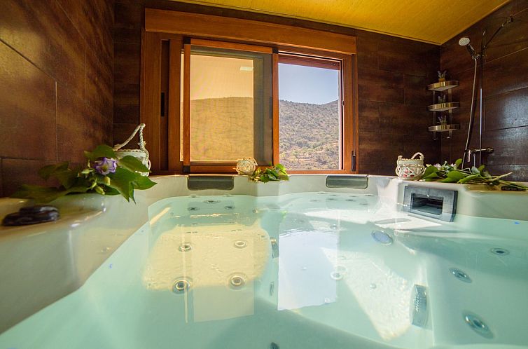 Vakantiehuis Das Upside Down House mit Whirlpool-Badewanne