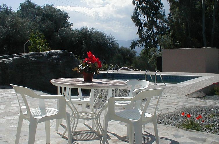 Vakantiehuis mit umzaunten Garten und privat Pool in der Nä