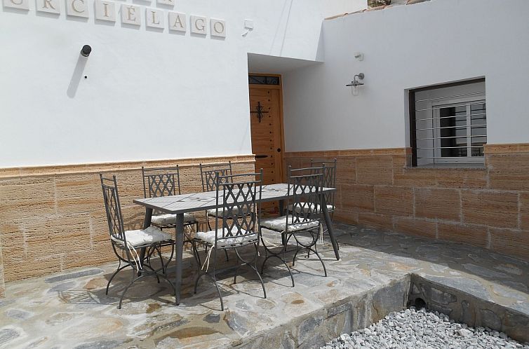 Vakantiehuis mit Garten und gemeinsamem Pool