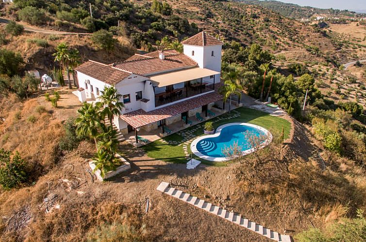 Geniessen Sie die ruhige Umgebung des Cottage in Alozaina, einem charmanten Ferienhaus in Andalusien, Spanien, mit einem privaten Pool.