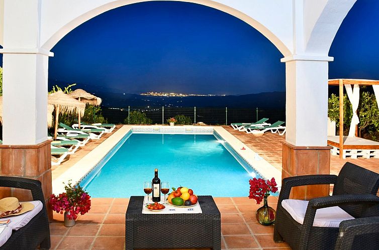 Vakantiehuis Villa Botin, beheizter Pool, AC, Meerblick