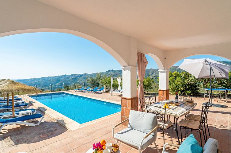 Vakantiehuis Villa Botin, beheizter Pool, AC, Meerblick
