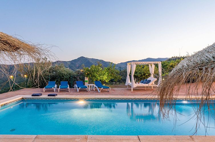 Vakantiehuis Villa Botin, beheizter Pool, AC, Meerblick