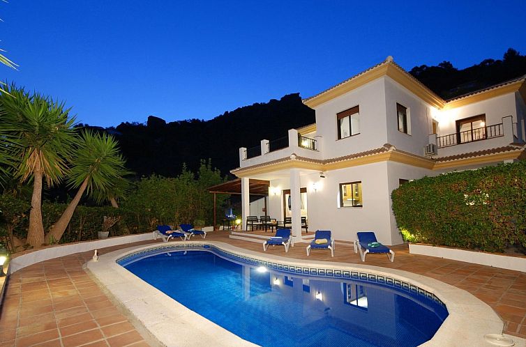 Vakantiehuis Villa Torcal 3, beheizter Pool, Wifi, Grill.