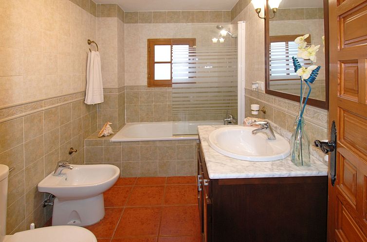 Vakantiehuis Villa Los Pinos, Beheizter Pool, Wifi, AC, BBQ