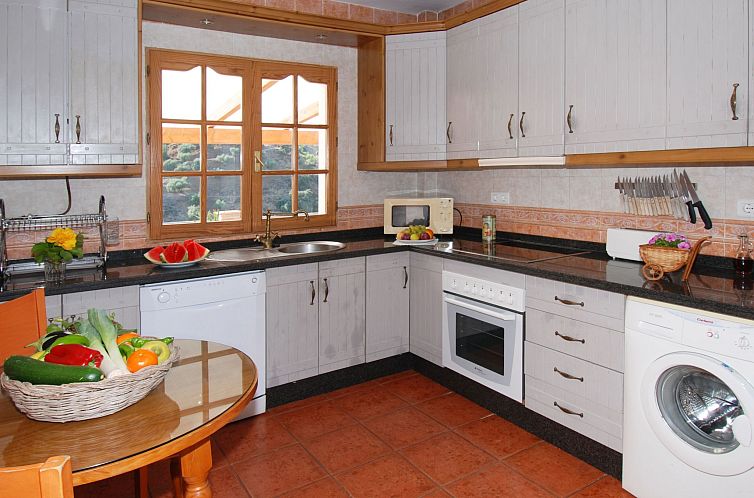 Vakantiehuis Villa Los Pinos, Beheizter Pool, Wifi, AC, BBQ