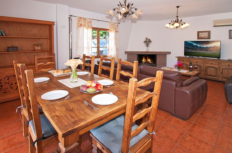 Vakantiehuis Villa Los Pinos, Beheizter Pool, Wifi, AC, BBQ