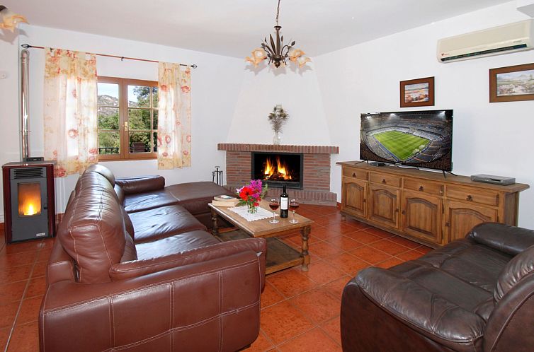 Vakantiehuis Villa Los Pinos, Beheizter Pool, Wifi, AC, BBQ
