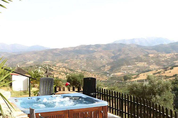 Privé bungalow met jacuzzi op park.