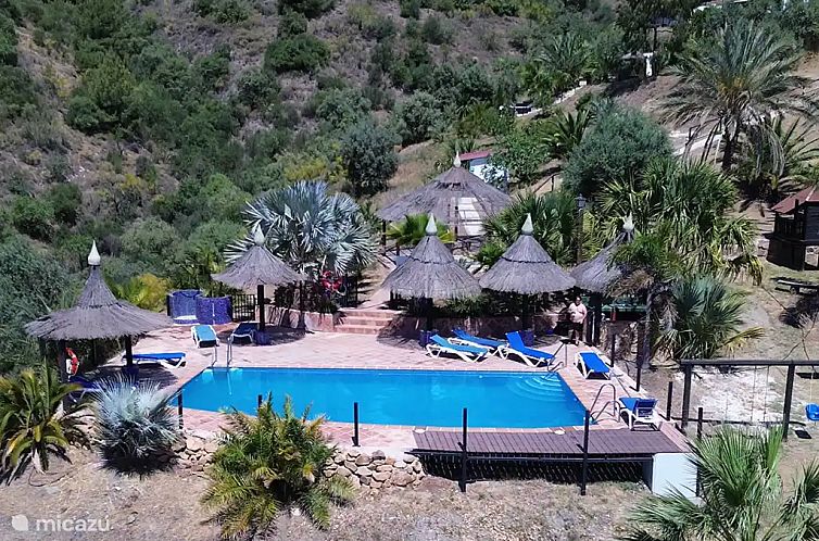Privé bungalow met jacuzzi op park.
