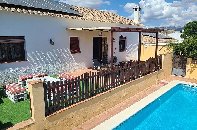 Vakantiehuis in Algarinejo mit Eigener Terrasse