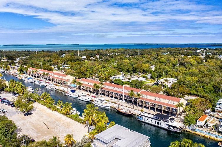 Waterside Suites and Marina