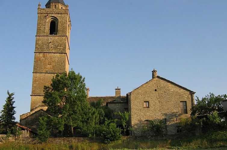 Geniet van de rust bij Huisje in Huesca, een vakantieverblijf in Huesca, Aragon, met prachtig uitzicht op historische gebouwen.