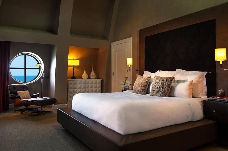 The Blackstone, Autograph Collection