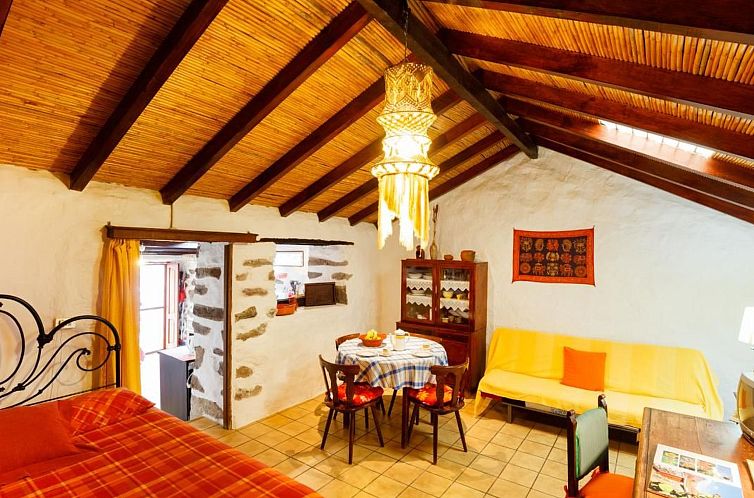 Vakantiehuis in El Risco mit Garten, Terrasse und Grill