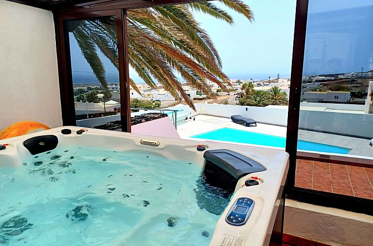 Vakantiehuis Meerblick Villa Tias