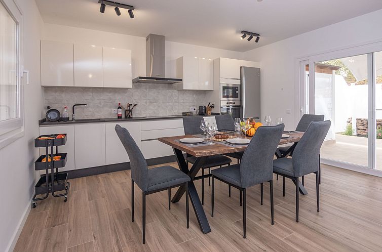 Vakantiehuis Modernes und helles Ferienhaus direkt am Meer, 