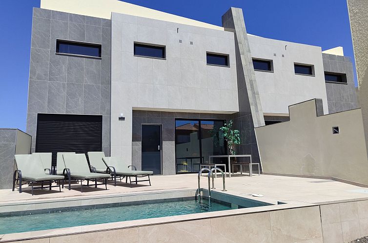 Vakantiehuis Luxuriöse Villa mit privatem Pool und Bergblic