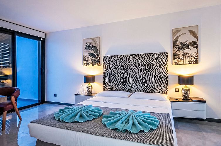 Vakantiehuis Luxuriöse Villa mit privatem Pool und Bergblic