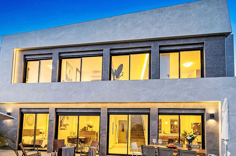 Vakantiehuis Atemberaubende Villa mit passender Aussicht