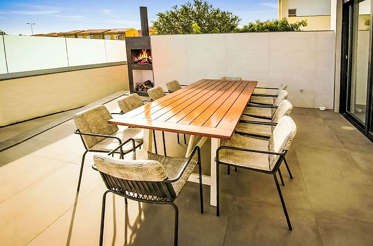 Vakantiehuis Geräumige Villa, beheizter Pool und atemberaub