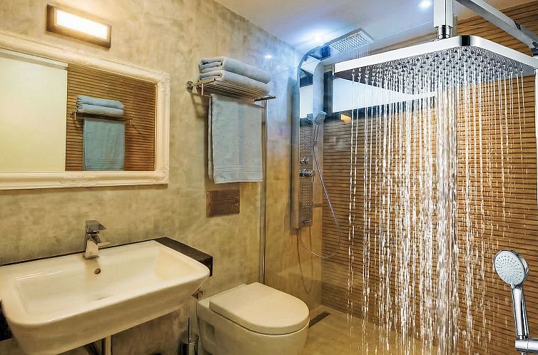 Vakantiehuis Geräumige Villa, beheizter Pool und atemberaub