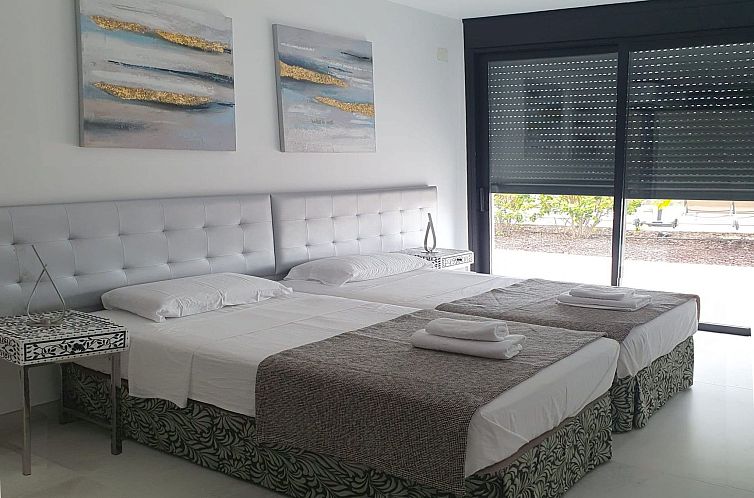 Vakantiehuis Geräumige Villa, beheizter Pool und atemberaub