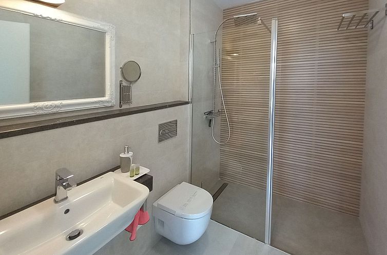 Vakantiehuis Geräumige Villa, beheizter Pool und atemberaub