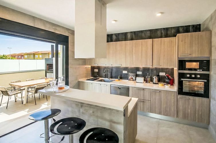Vakantiehuis Geräumige Villa, beheizter Pool und atemberaub