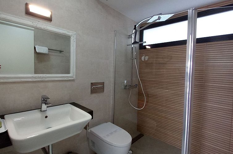 Vakantiehuis Geräumige Villa, beheizter Pool und atemberaub