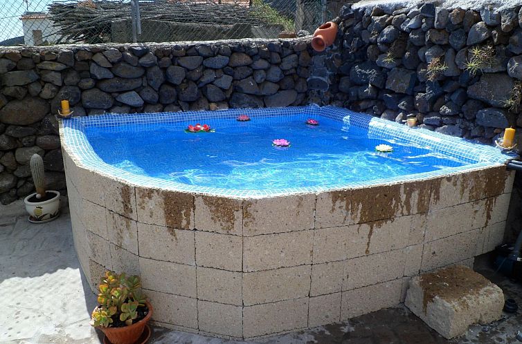 Vakantiehuis Haus mit Schwimmbad-Whirlpool in ruhiger Umgebu