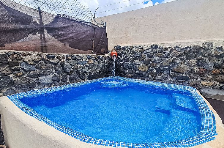 Vakantiehuis Haus mit Schwimmbad-Whirlpool in ruhiger Umgebu