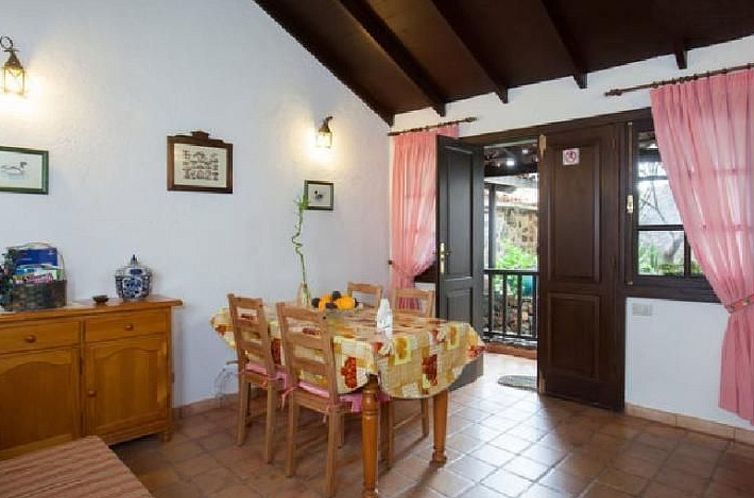 Vakantiehuis Haus mit Schwimmbad-Whirlpool in ruhiger Umgebu