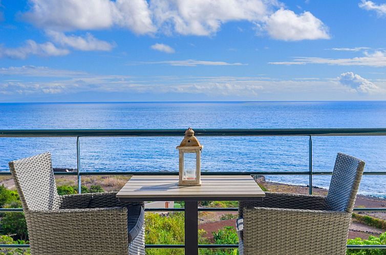 Vakantiehuis Zweitstöckiges Ferienvilla mit Terrassen, Pool