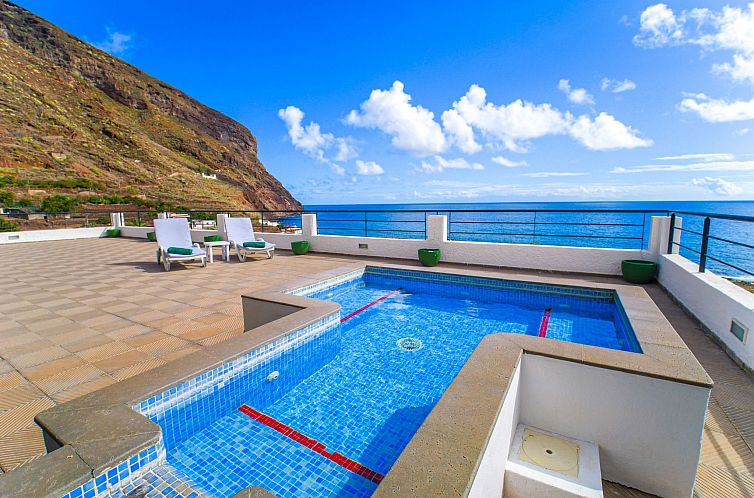 Vakantiehuis Zweitstöckiges Ferienvilla mit Terrassen, Pool