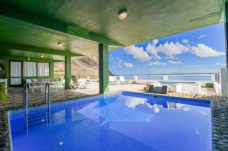Vakantiehuis Zweitstöckiges Ferienvilla mit Terrassen, Pool