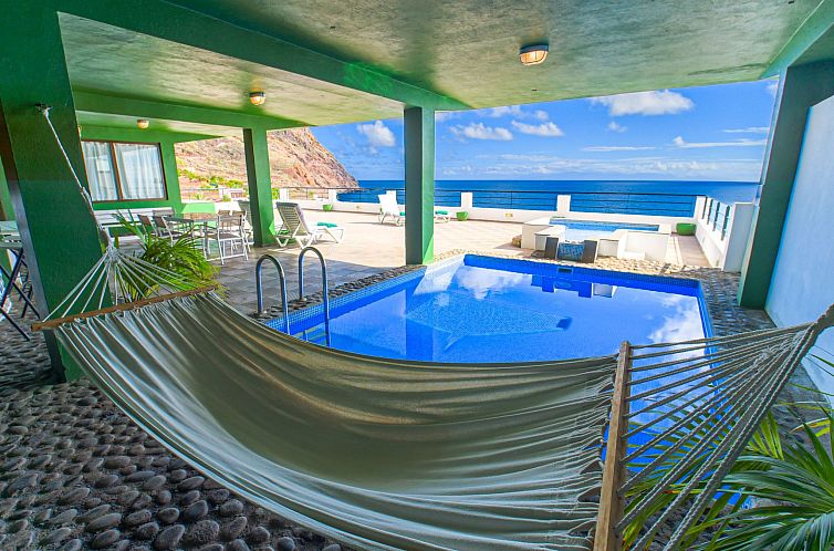 Vakantiehuis Zweitstöckiges Ferienvilla mit Terrassen, Pool