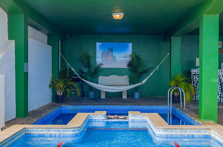 Vakantiehuis Zweitstöckiges Ferienvilla mit Terrassen, Pool