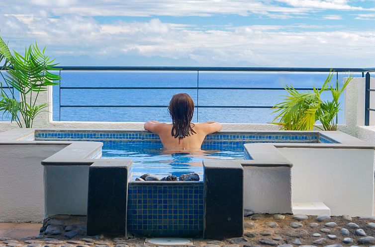 Vakantiehuis Zweitstöckiges Ferienvilla mit Terrassen, Pool