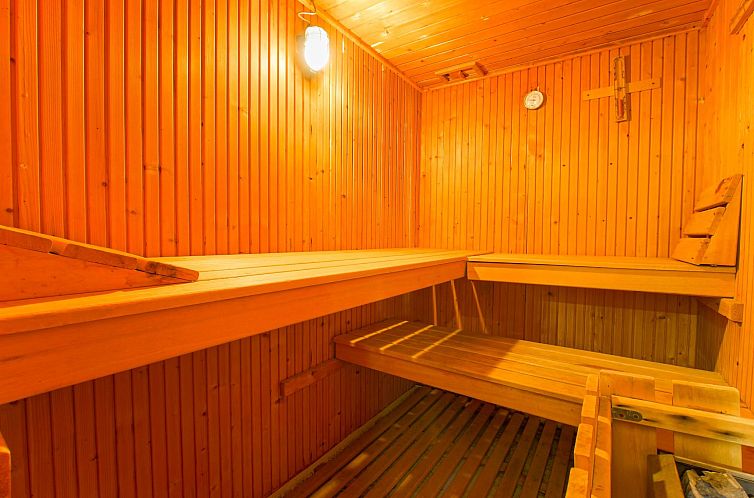 Vakantiehuis Zweitstöckiges Ferienvilla mit Terrassen, Pool