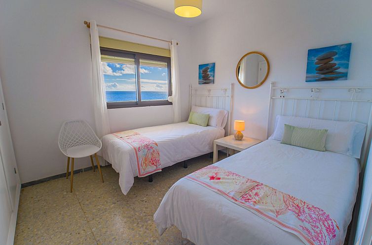 Vakantiehuis Zweitstöckiges Ferienvilla mit Terrassen, Pool