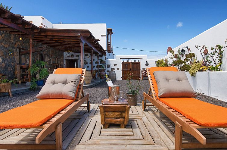 Vakantiehuis Exklusives Landhaus mit Garten und überdachter