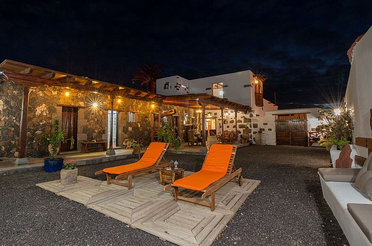 Vakantiehuis Exklusives Landhaus mit Garten und überdachter