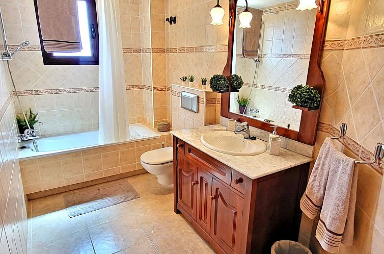 Appartement Schöne Ferienwohnung mit Terrasse und Meerblick