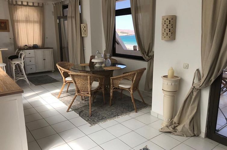 Vakantiehuis Eine romantische Villa direkt am Strand Sotaven
